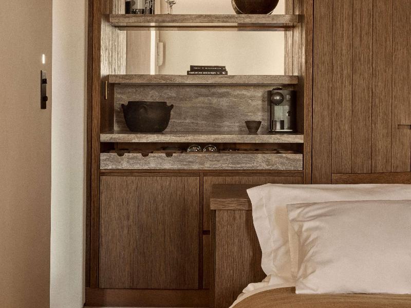 Luura Paros Cliff, Morgans Originals, 16+ - Image 7