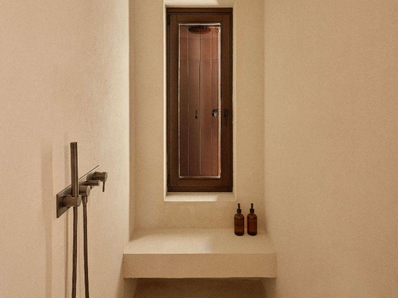 Luura Paros Cliff, Morgans Originals, 16+ - Image 10