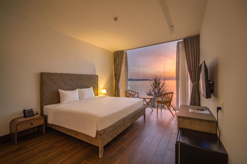 La Costa Resort Quy Nhon image