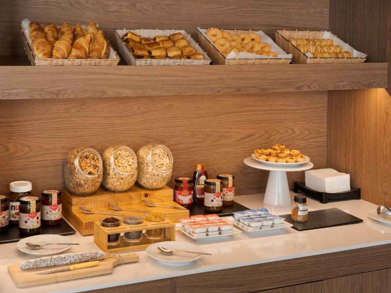 B&B Hotel Lisboa Aeroporto image