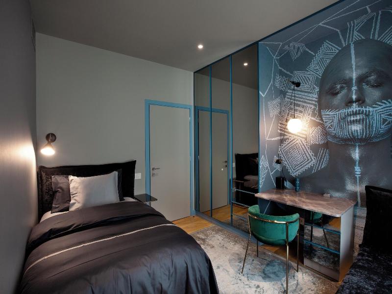Room12 image