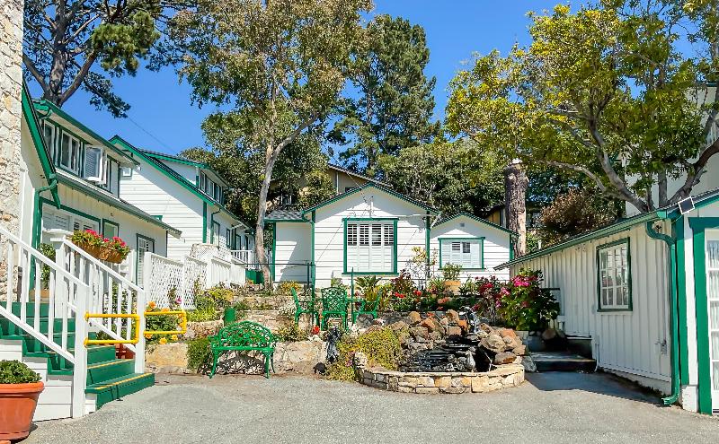 Carmel Green Lantern Inn - Image 2