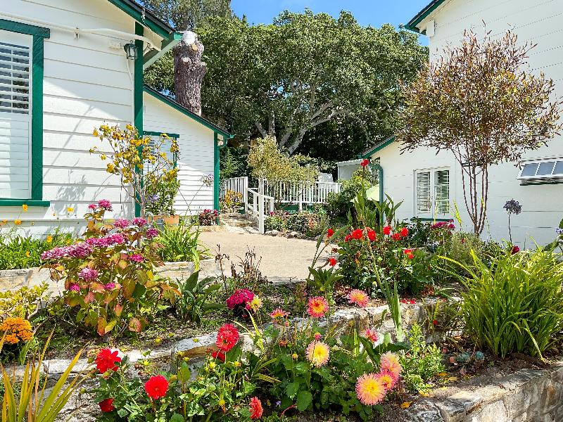 Carmel Green Lantern Inn - Image 5