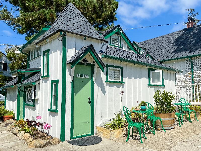 Carmel Green Lantern Inn - Image 8