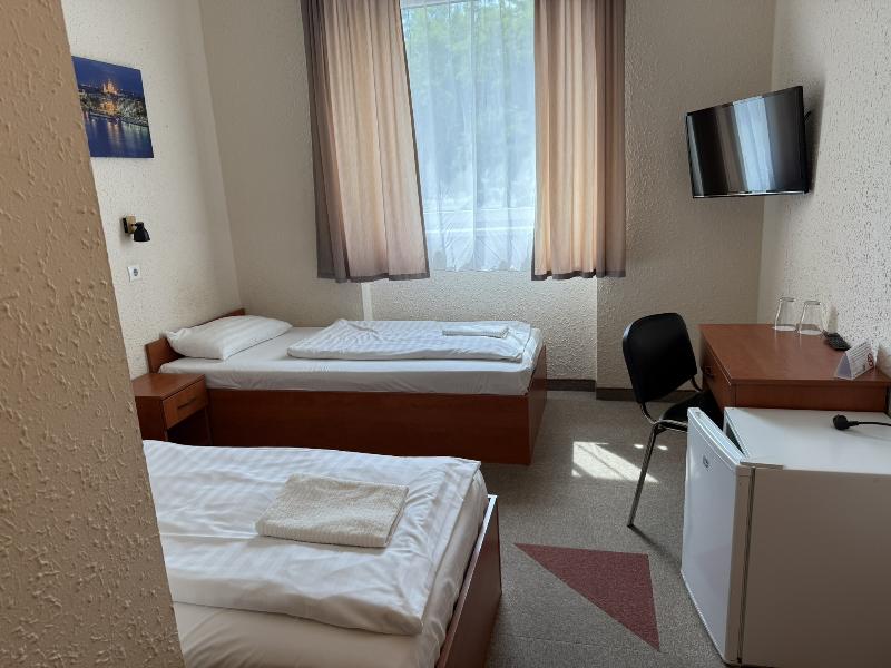 Free Parking,free Breakfast, 15 Min To City Center image
