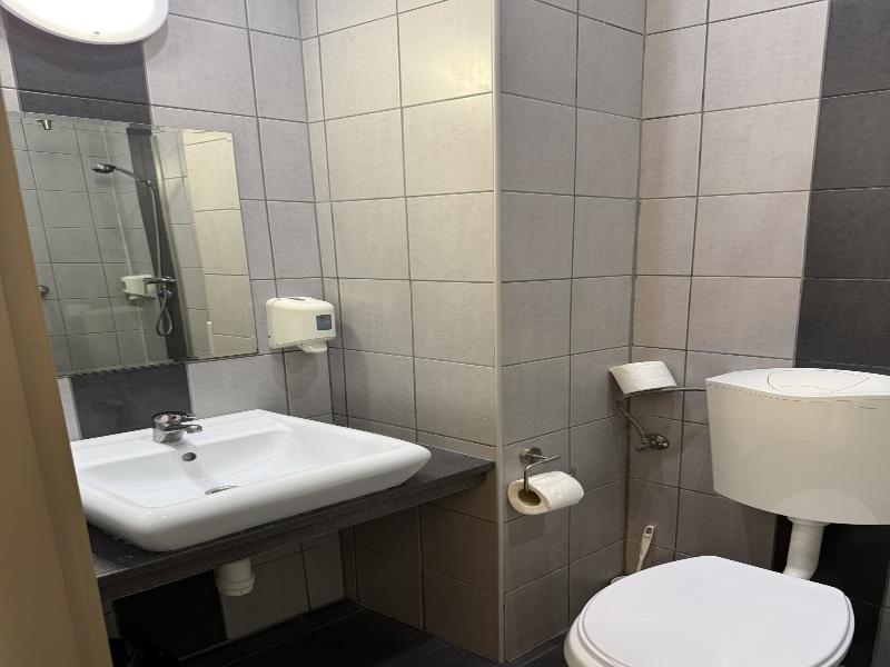 Free Parking,free Breakfast, 15 Min To City Center image