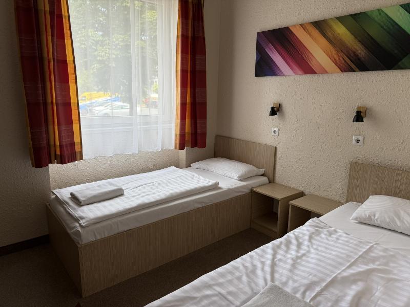 Free Parking,free Breakfast, 15 Min To City Center image