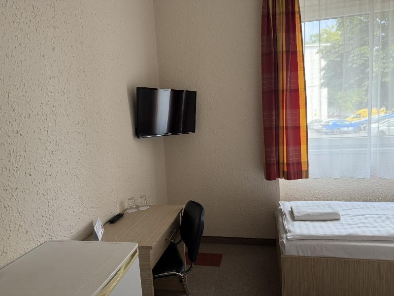 Free Parking,free Breakfast, 15 Min To City Center image