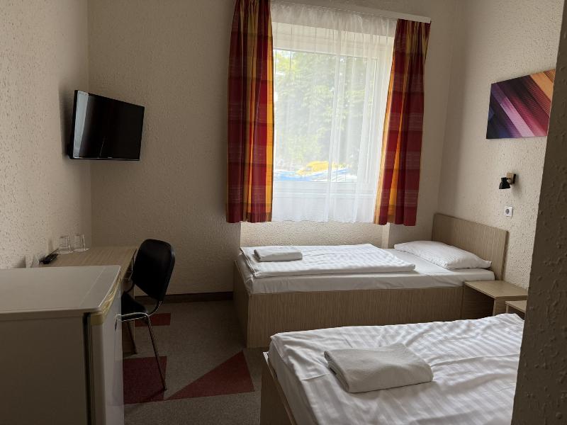 Free Parking,free Breakfast, 15 Min To City Center image