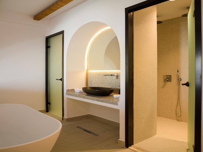 SUITE TWO BEDROOMS WITH PRIVATE POOL