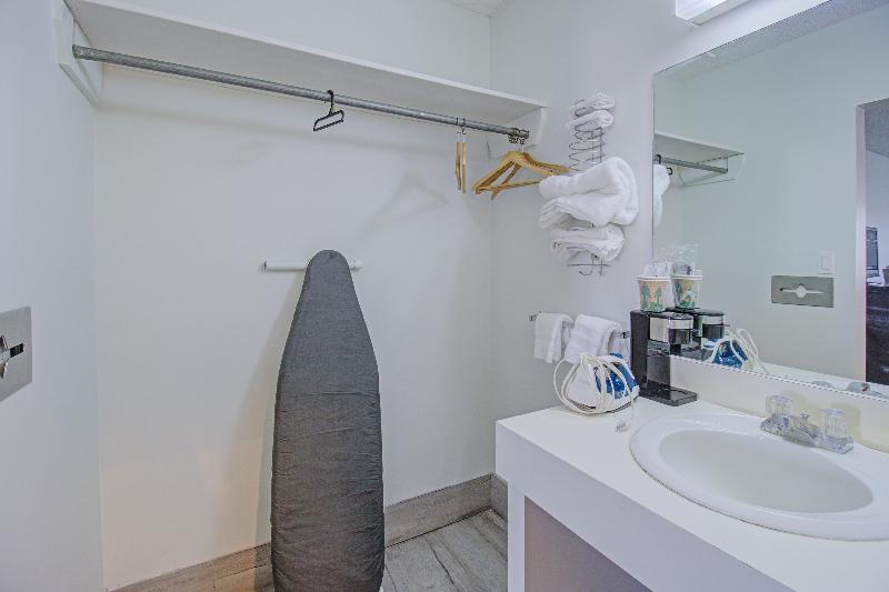 OYO Malden Airport Inn image