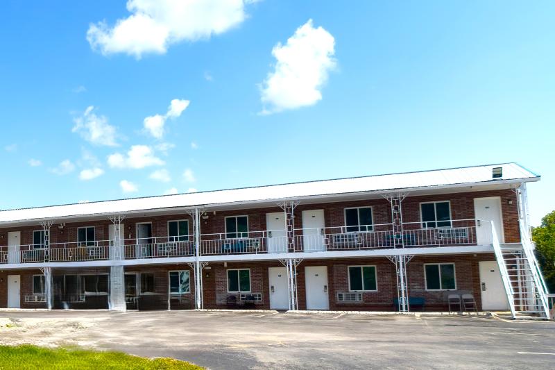 Imperial Inn Tazwell image