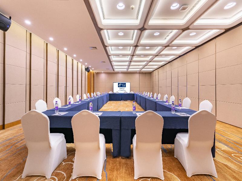 Holiday Inn Express Beijing Huacai image