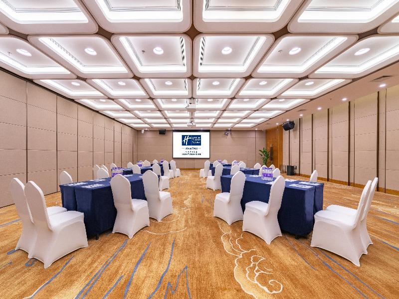 Holiday Inn Express Beijing Huacai image