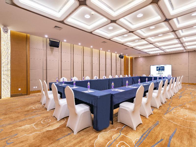 Holiday Inn Express Beijing Huacai image