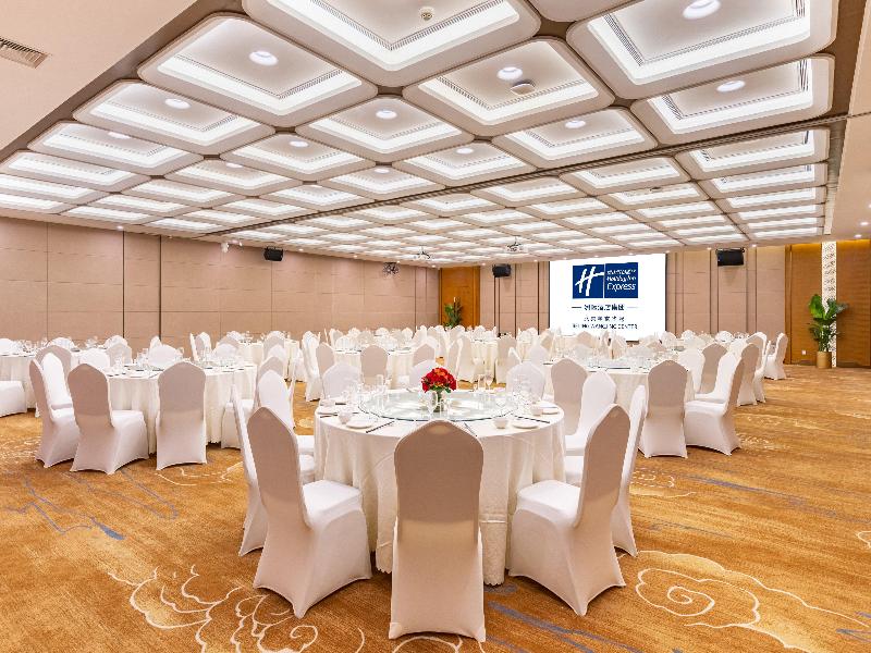 Holiday Inn Express Beijing Huacai image