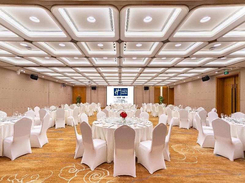 Holiday Inn Express Beijing Huacai image