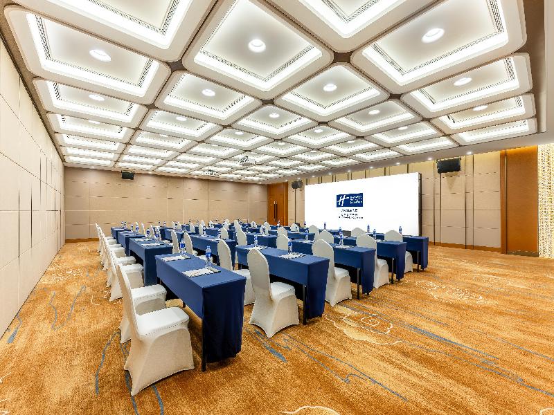 Holiday Inn Express Beijing Huacai image