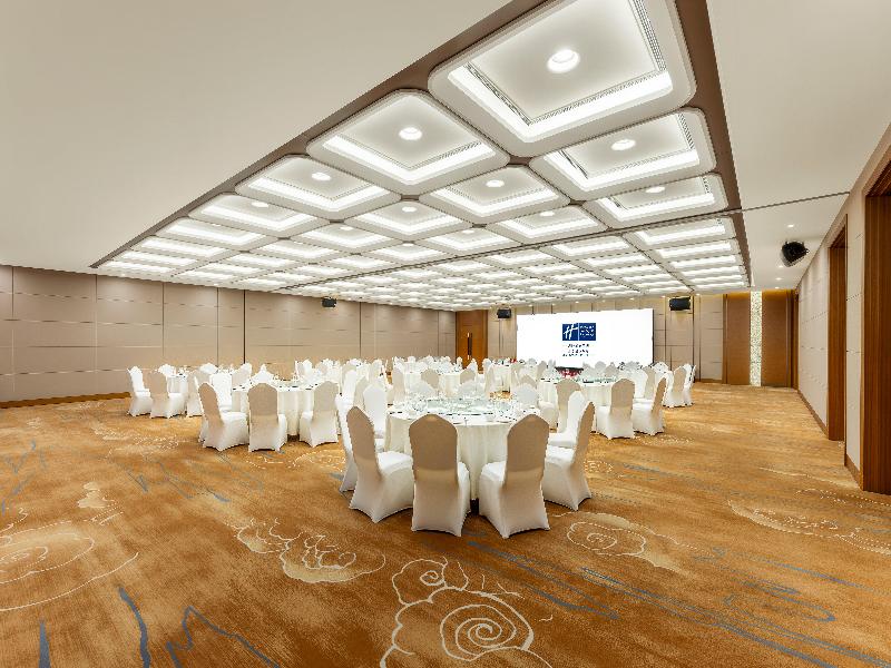 Holiday Inn Express Beijing Huacai image