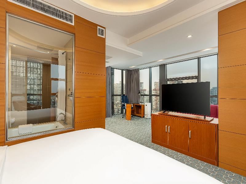 Holiday Inn Express Beijing Huacai image