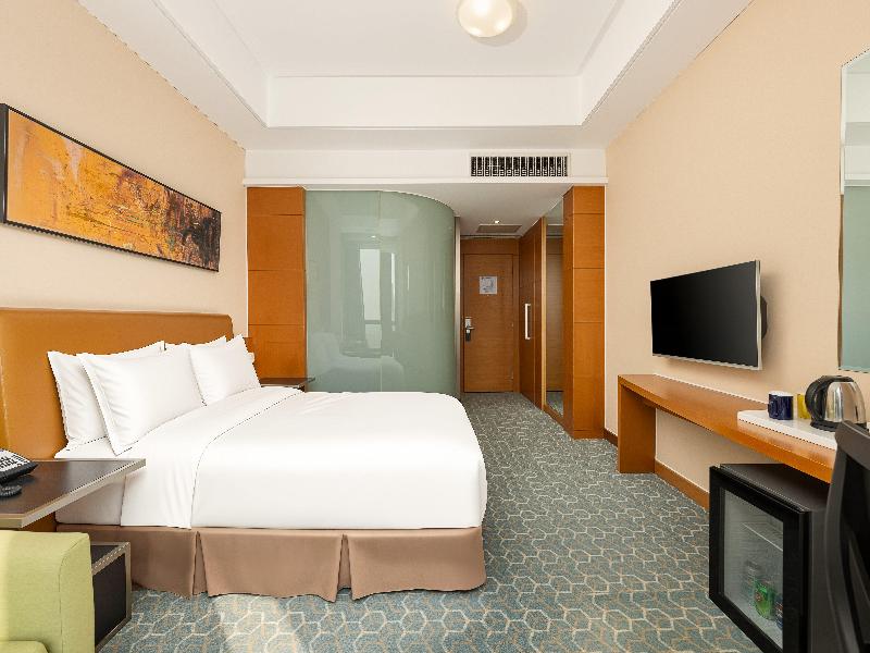 Holiday Inn Express Beijing Huacai image