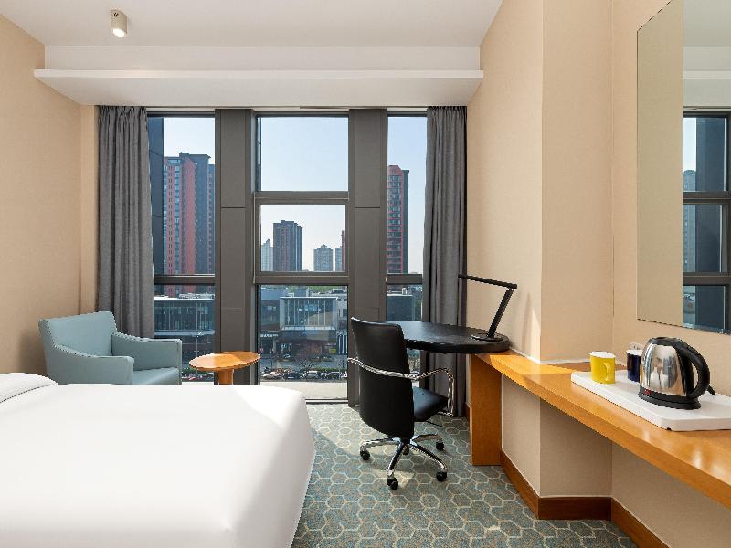 Holiday Inn Express Beijing Huacai image