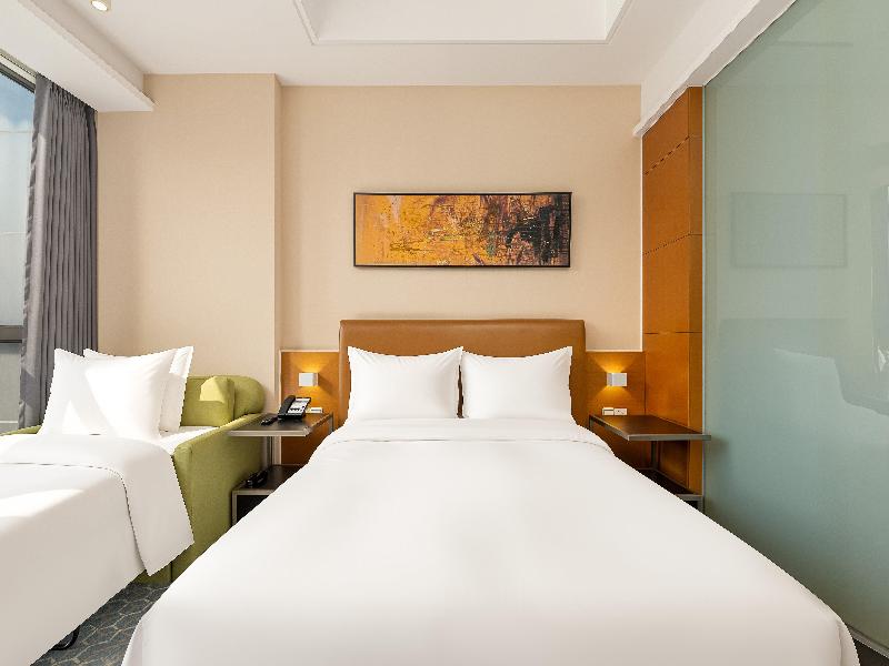Holiday Inn Express Beijing Huacai image