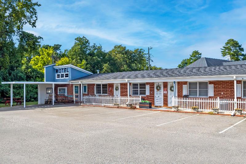 Chesterfield Hotel by OYO Hwy 9 image