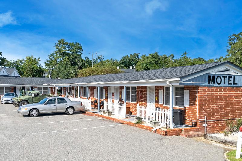 Chesterfield Hotel by OYO Hwy 9 image