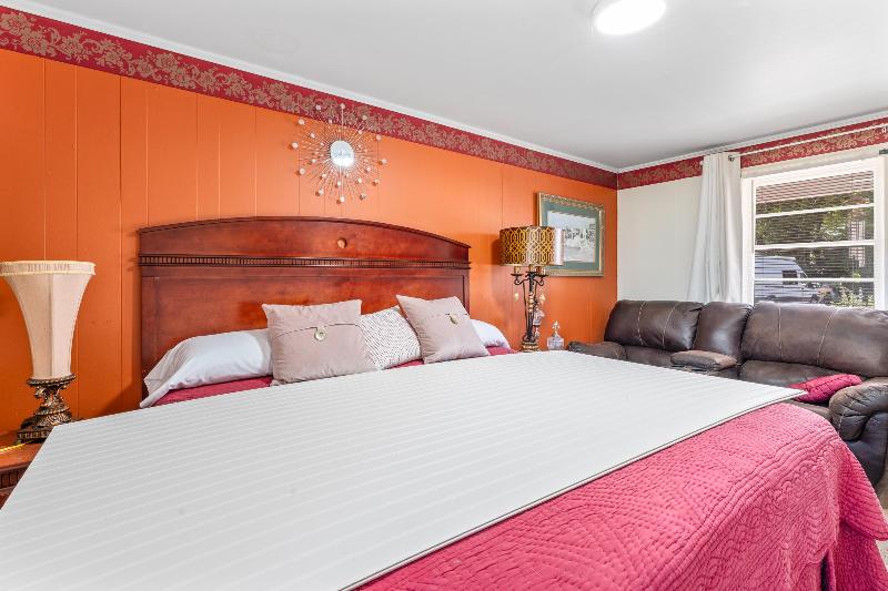 Chesterfield Hotel by OYO Hwy 9 image