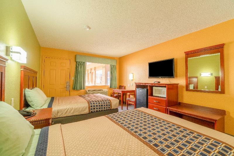 Crown Inn By OYO Denver Tx image 9