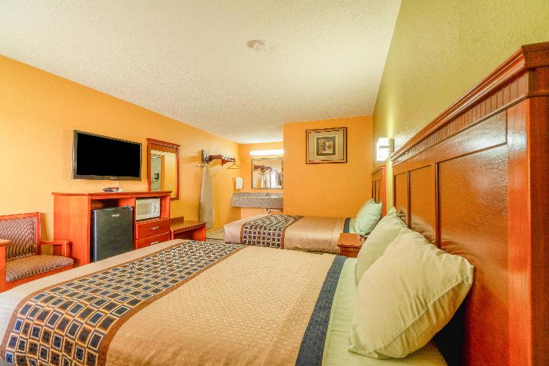 Crown Inn By OYO Denver Tx image