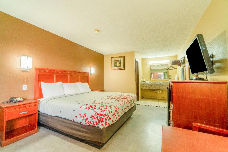 Crown Inn By OYO Denver Tx image