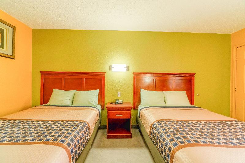 Crown Inn By OYO Denver Tx image
