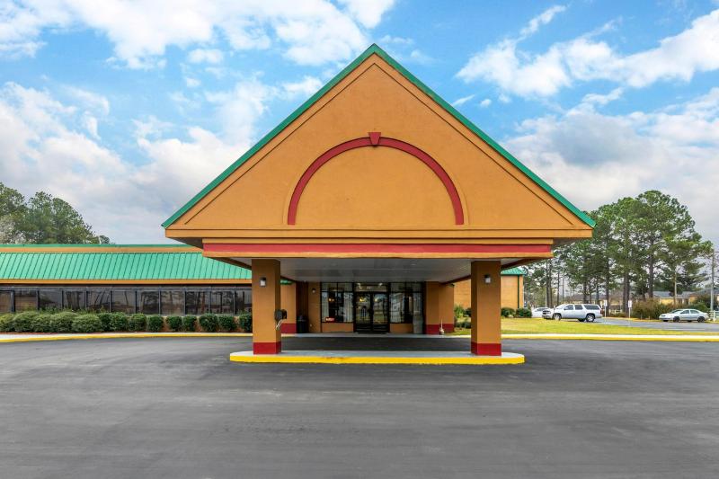 Travelers Inn Douglas By OYO US-441 image