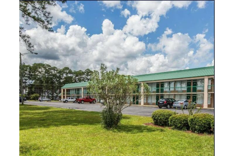 Travelers Inn Douglas By OYO US-441 image