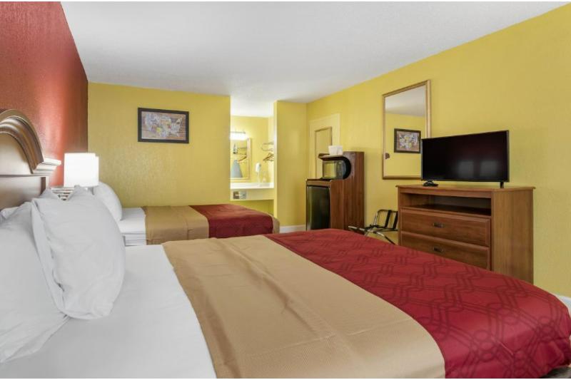 Travelers Inn Douglas By OYO US-441 image