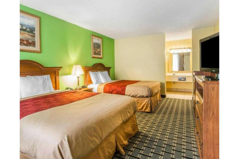 Travelers Inn Douglas By OYO US-441 image