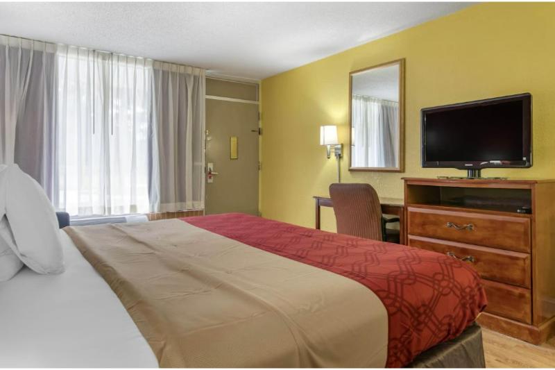 Travelers Inn Douglas By OYO US-441 image
