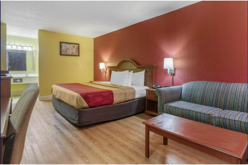 Travelers Inn Douglas By OYO US-441 image