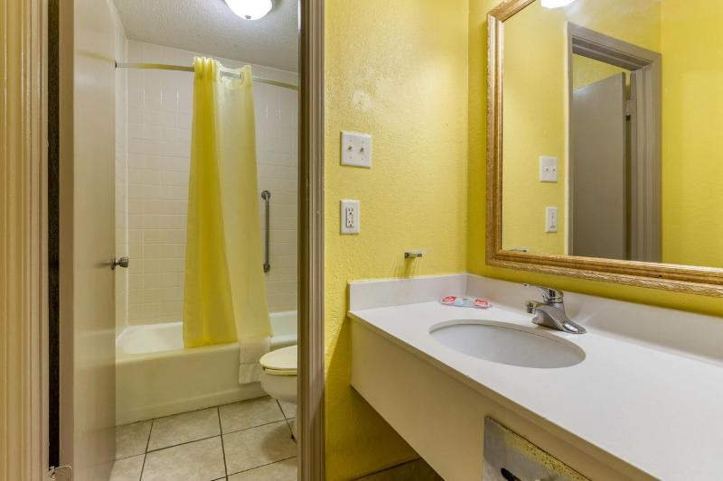 Travelers Inn Douglas By OYO US-441 image