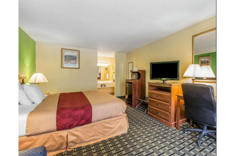 Travelers Inn Douglas By OYO US-441 image
