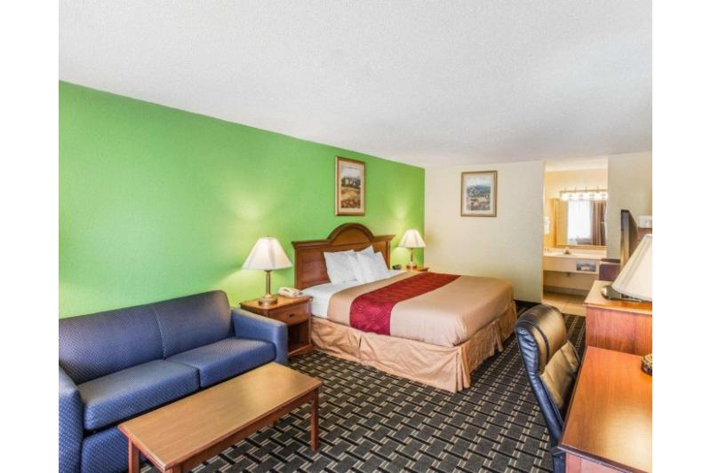 Travelers Inn Douglas By OYO US-441 image