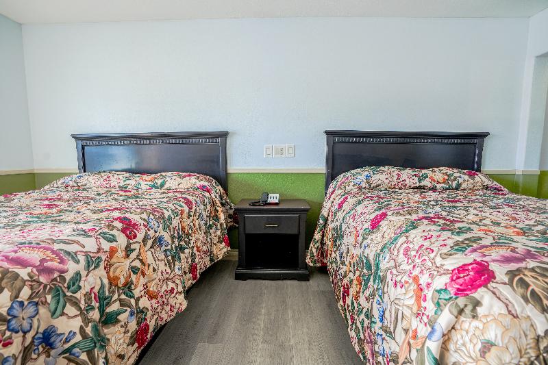 Day & Night Inn image