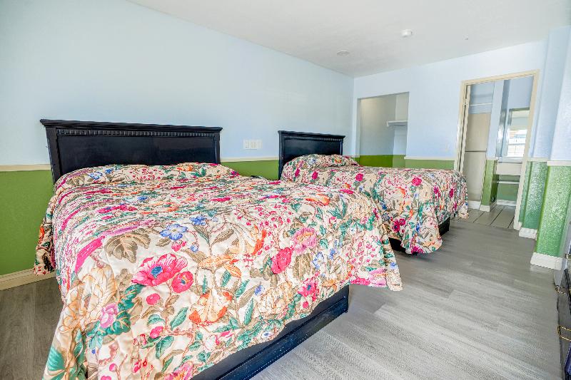 Day & Night Inn image