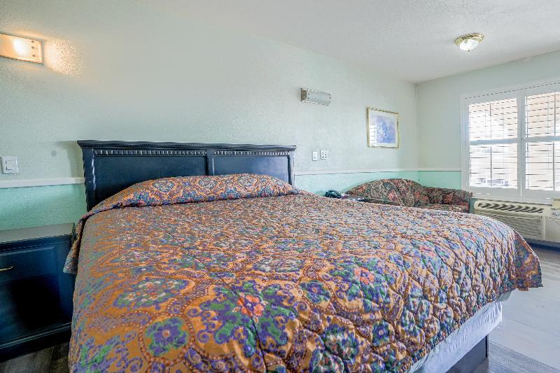 Day & Night Inn image