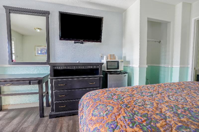 Day & Night Inn image