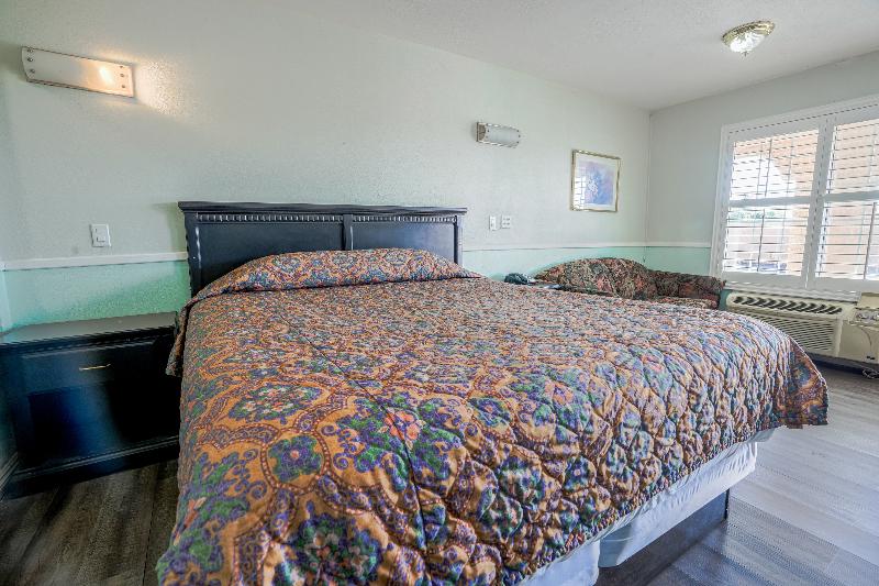 Day & Night Inn image