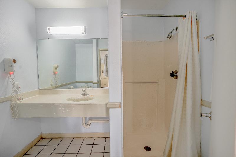 Day & Night Inn image