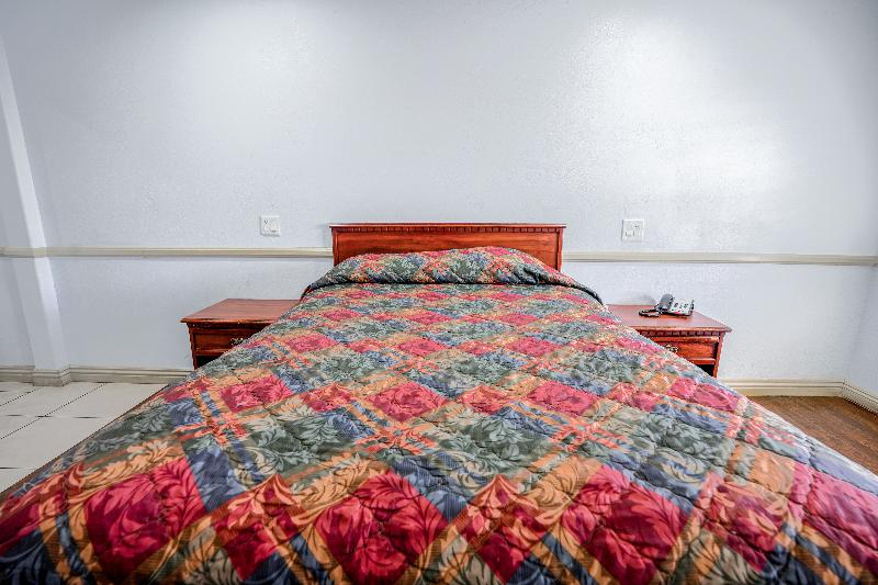 Day & Night Inn image